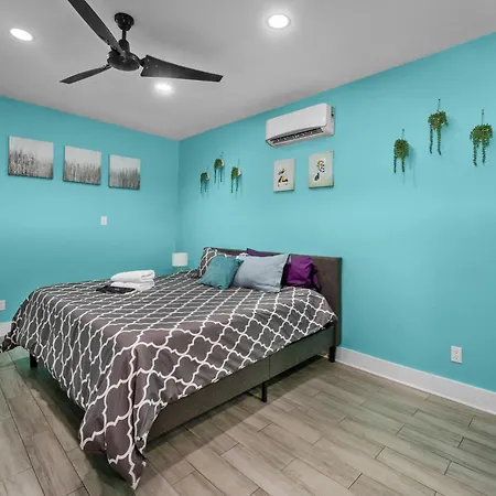 Cute And Cozy Studio Near Galleria
